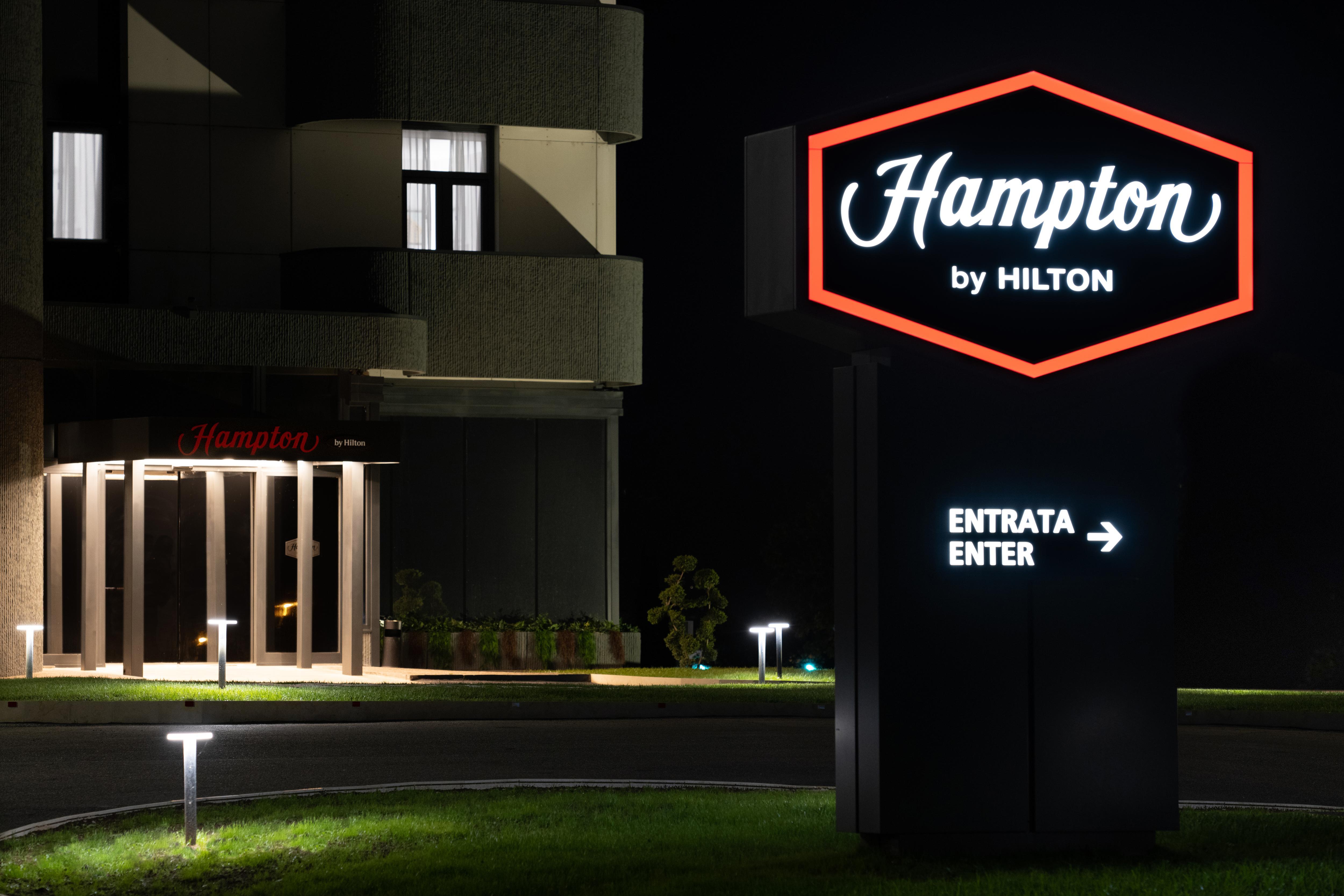 Hampton By Hilton Rome North フィアーノ・ロマーノ エクステリア 写真